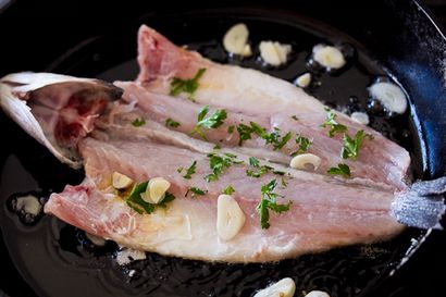 Sabzi Polo va Mahi persan aux herbes Riz au poisson, Morsel parfait (garlic) Sabzi Polo va Mahi persan aux herbes Riz au poisson, parfait Morsel