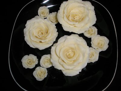 L'ingénieur gâteau Modeling roses au chocolat (chocolat) L'ingénieur gâteau au chocolat modélisation Roses