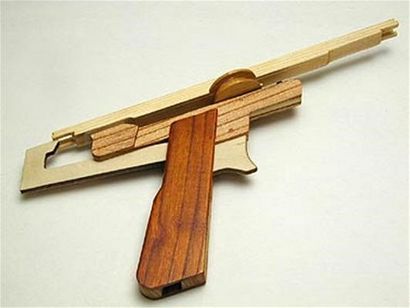 L'armurerie ultime Rubber Band Guns, avec 504-ronde Gatling - Armes à feu (Manège militaire) L'armurerie ultime Rubber Band Guns, avec 504-ronde Gatling - Armes à feu