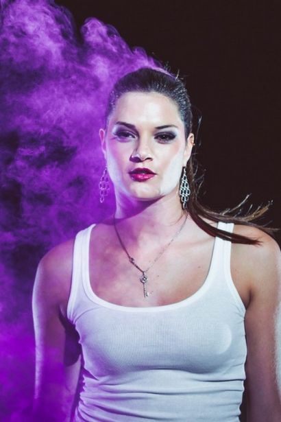 Utilisez des bombes de fumée de couleur à vos photos Accent, Fstoppers (accent) Utilisez des bombes de fumée de couleur à vos photos, Accent Fstoppers