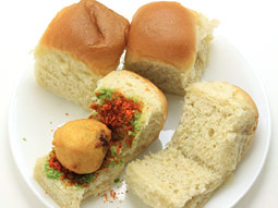 Vada Pav Recette - Mumbai style Pav Vada avec chutney épicé (mumbai) Vada Pav Recette - Mumbai style Pav Vada avec chutney épicé
