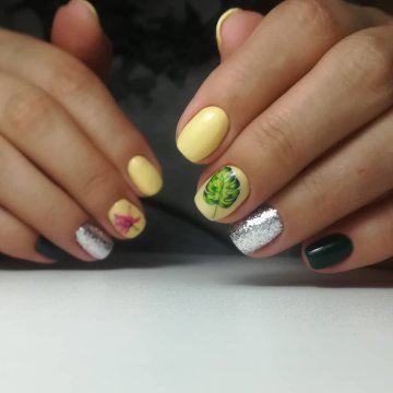маникюр с блясъци ноктите блестят