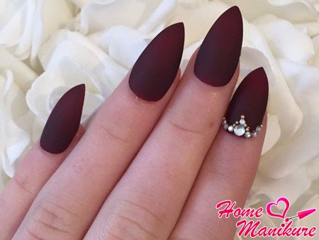 beżowy manicure bordowy manicure paznokcie foto design lakier do paznokci