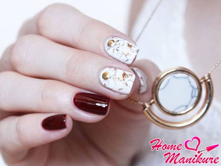 beżowy manicure bordowy manicure paznokcie foto design lakier do paznokci