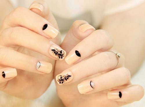 beżowy manicure beżowy manicure
