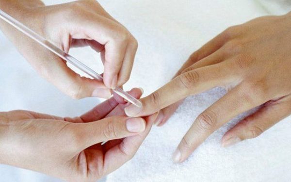 kutikula előkészítése hogyan kell csinálni szegély nélküli manikűr