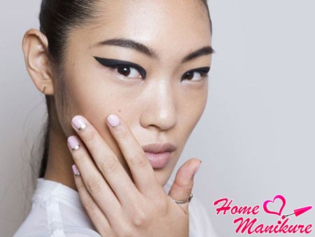 Francuski manicure antifrench zrobić zdjęcie wideo manicure żel polski do domu w domu