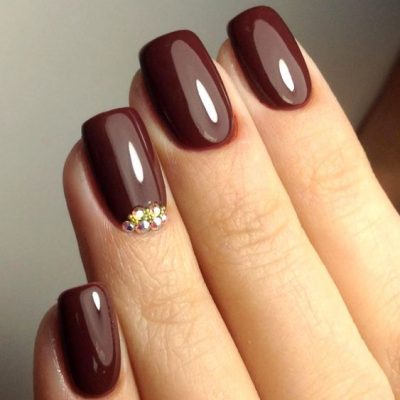beżowy manicure beżowo-brązowy manicure
