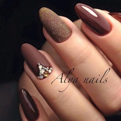 beżowo-brązowy manicure beżowo-brązowy manicure