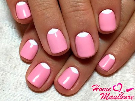 beżowy manicure księżycowy manicure zdjęcie kolor paznokcie projekt francuski czerwony czarny dżetów