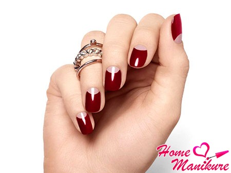 beżowy manicure księżycowy manicure zdjęcie kolor paznokcie projekt francuski czerwony czarny dżetów