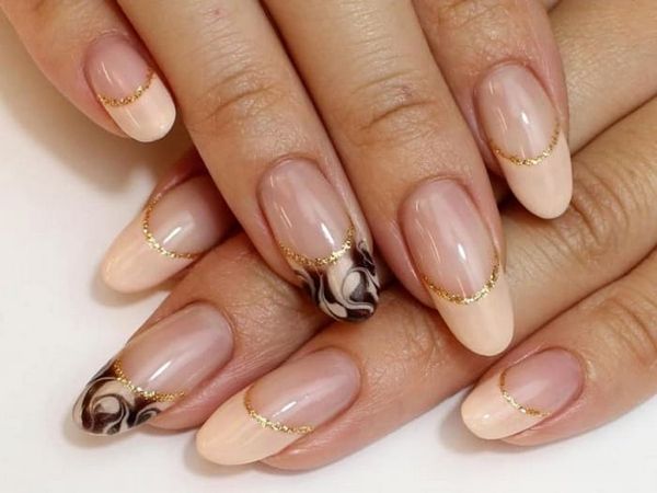 beżowo-brązowy manicure beżowy manicure