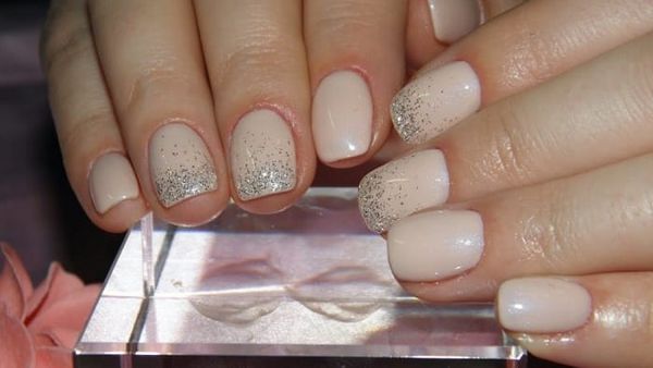 beżowy manicure beżowy manicure