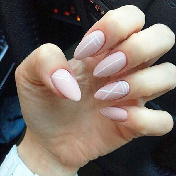 beżowo-brązowy manicure beżowy manicure