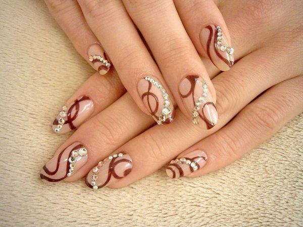 beżowo-brązowy manicure beżowy manicure