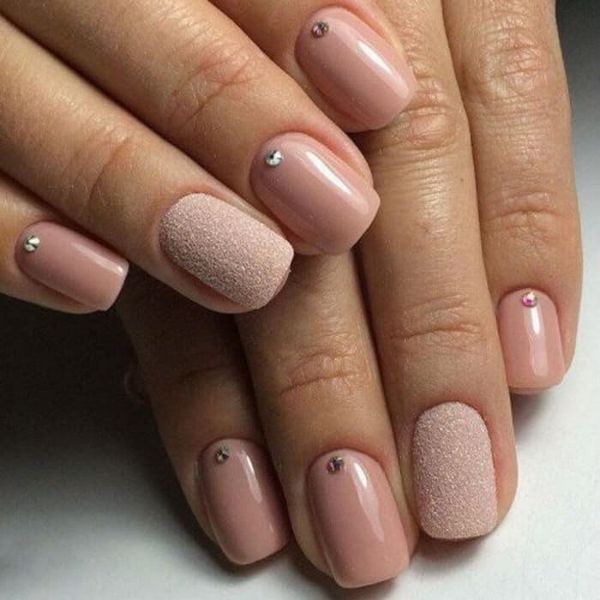 beżowo-brązowy manicure beżowo-brązowy manicure