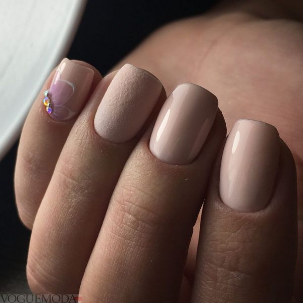 beżowy manicure beżowy manicure
