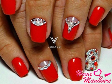 manicure cyrkonie paznokcie design zdjęcie czerwony czarny układ klej różowy beżowy manicure