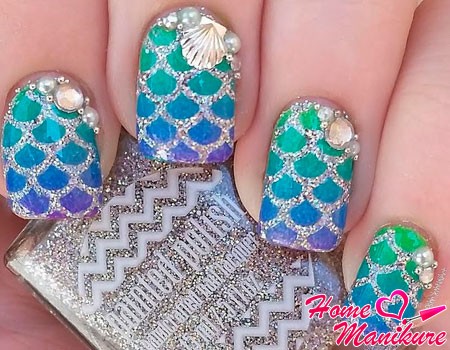 manicure cyrkonie paznokcie design zdjęcie czerwony czarny układ klej różowy beżowy manicure