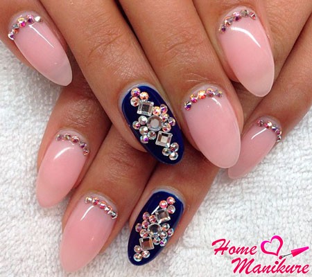 beżowy manicure beżowy manicure z kryształkami