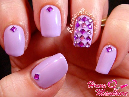 beżowy manicure manicure cyrkonie paznokcie design zdjęcie czerwony czarny układ klej różowy