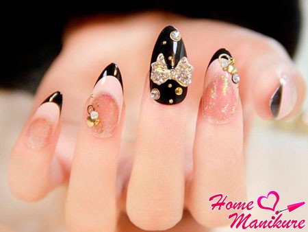 beżowy manicure z kryształkami manicure cyrkonie paznokcie design zdjęcie czerwony czarny układ klej różowy