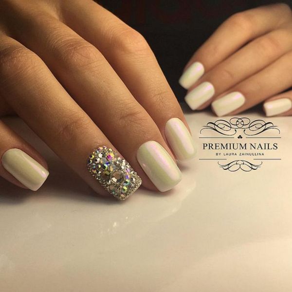 beżowy manicure beżowy manicure ze złotem