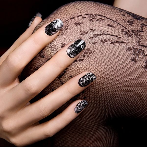 beżowy manicure z białym beżowy manicure z białym
