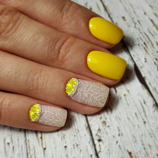 beżowy manicure z białym beżowy manicure z białym