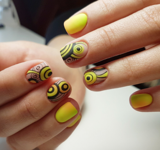 beżowy manicure beżowy manicure
