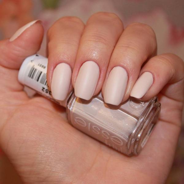beżowy manicure pomysły na zdjęcia do manicure mlecznego