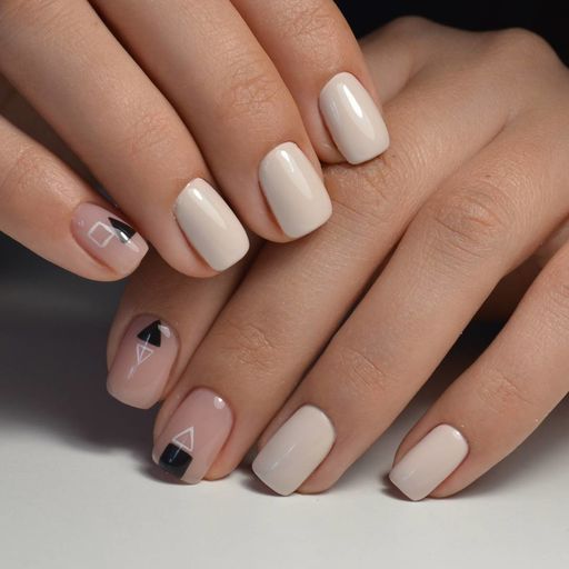 pomysły na zdjęcia do manicure mlecznego beżowy manicure
