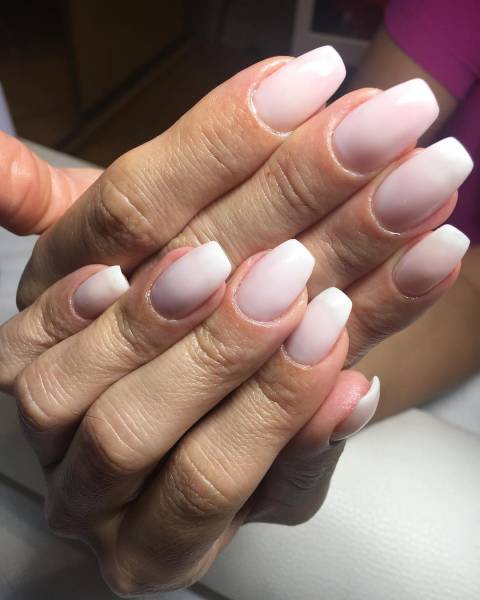 pomysły na zdjęcia do manicure mlecznego beżowy manicure