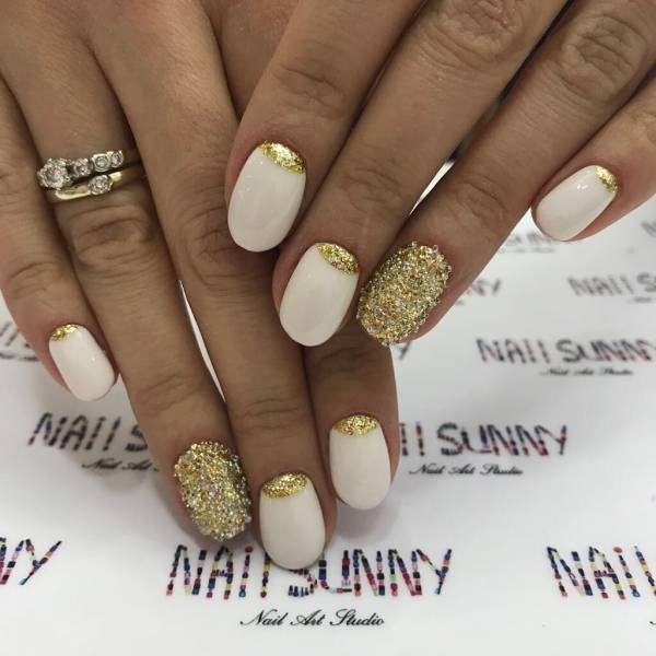 pomysły na zdjęcia do manicure mlecznego beżowo-brązowy manicure