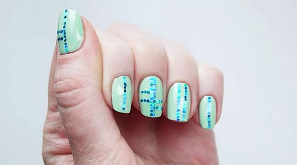 beżowy manicure beżowy manicure z kryształkami