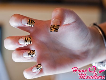 manikűr tervezés tigris manikűr köröm dizájn tigris fotó