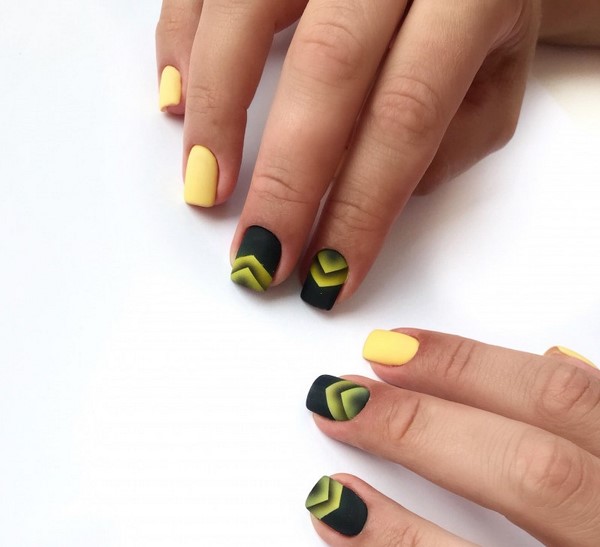 beżowy manicure manicure beżowy z czernią