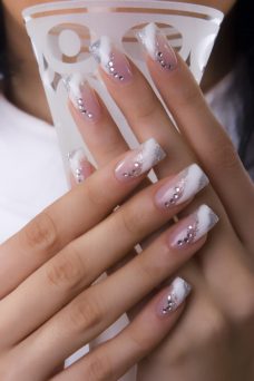 biały francuski biały manicure