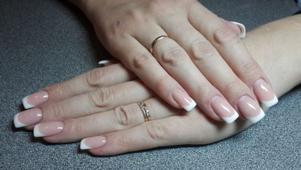 biały manicure biały manicure