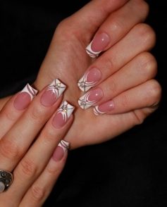biały francuski biały manicure