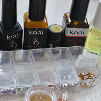 manicure z białego złota biały manicure