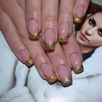 manicure z białego złota manicure z białego złota