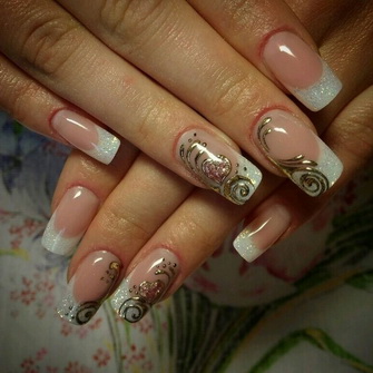 manicure z białego złota manicure z białego złota