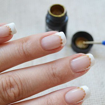 manicure z białego złota biały manicure