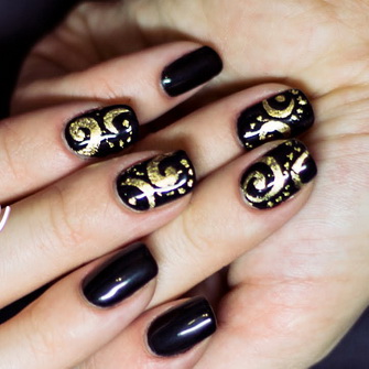 manicure z białego złota manicure z białego złota