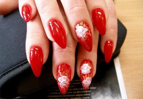 czerwony i biały manicure czerwony manicure z białą kurtką