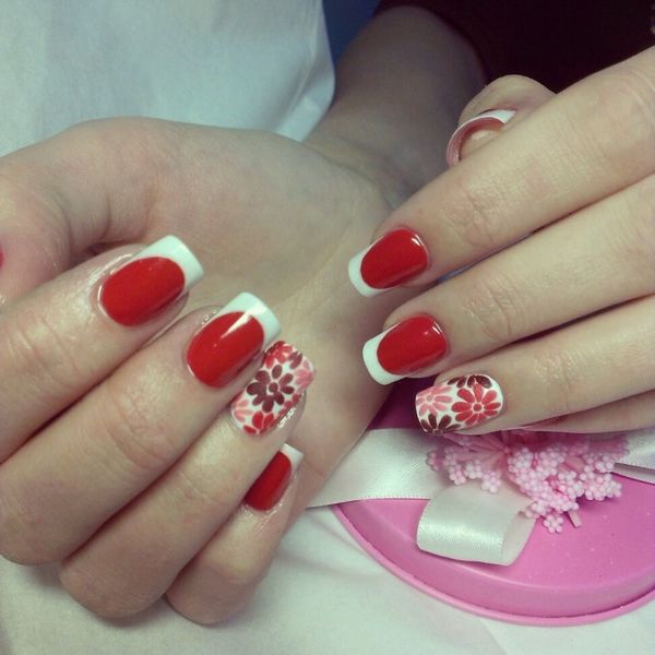 czerwony manicure z białą kurtką czerwone i białe zdjęcie do manicure