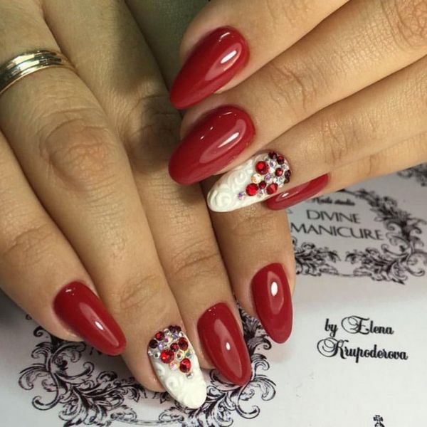 manicure czerwonym i białym lakierem czerwony i biały manicure