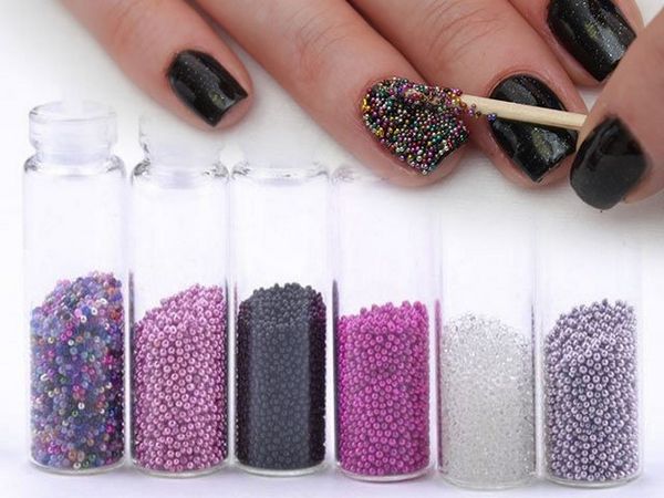 biały manicure z kryształkami biały manicure