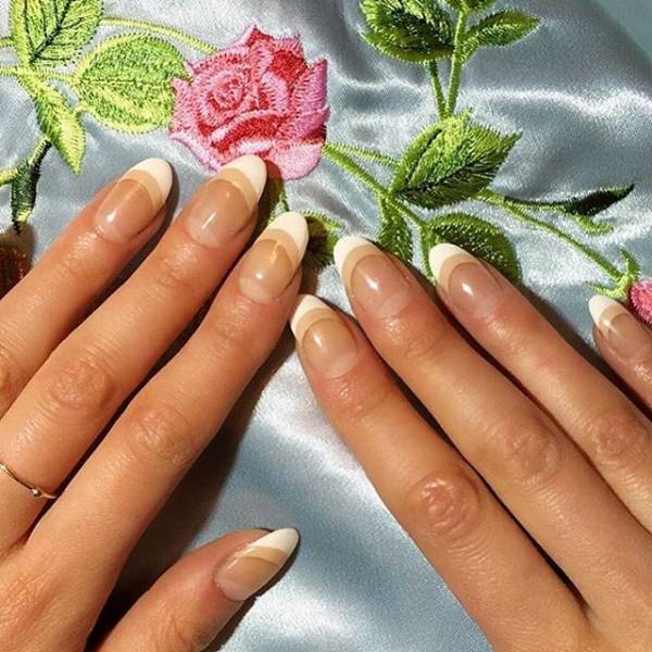 francuski manicure zdjęcie